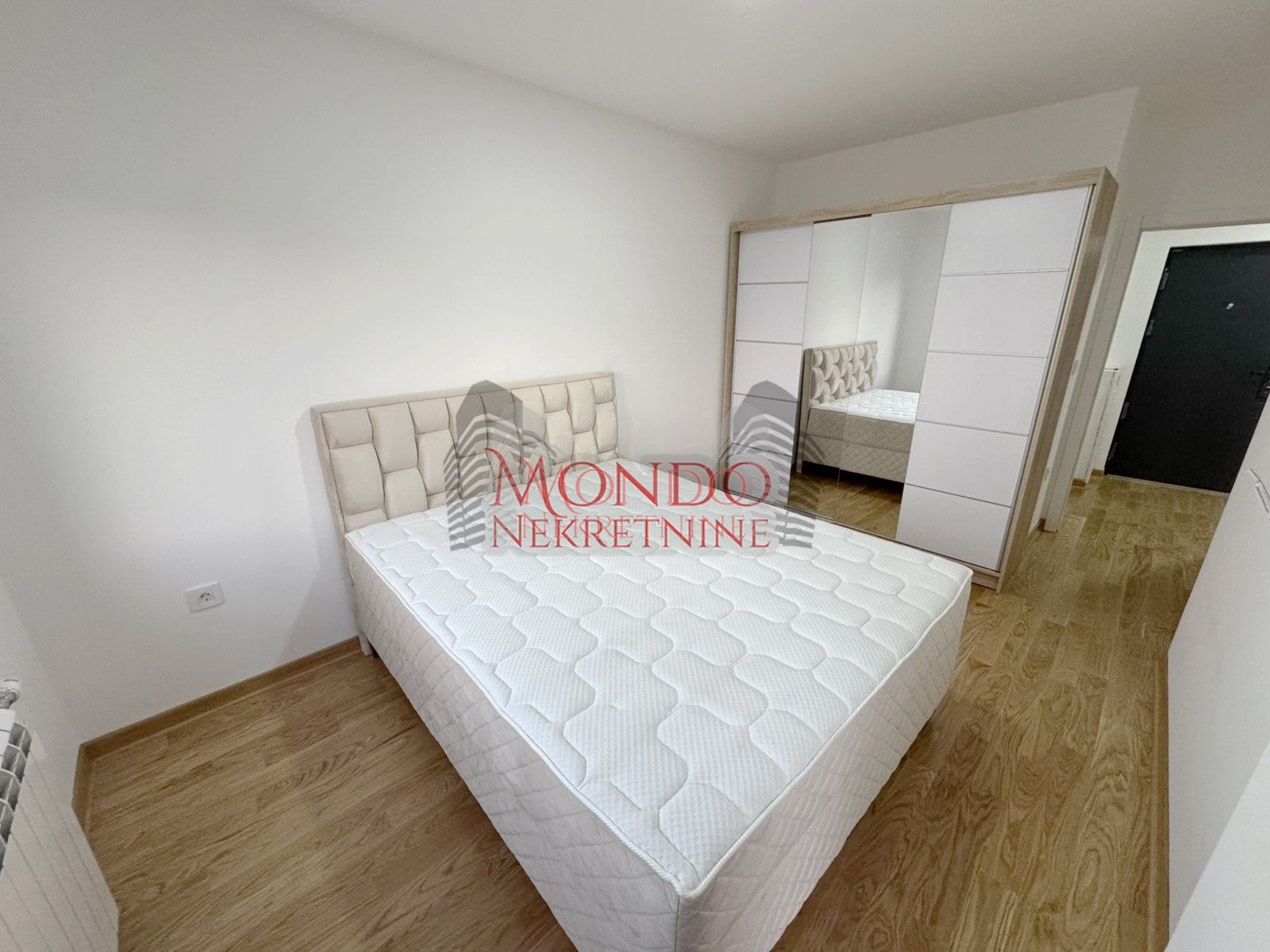 Dvoiposoban nov stan sa parking mestom  u blizini Doma zdravlja