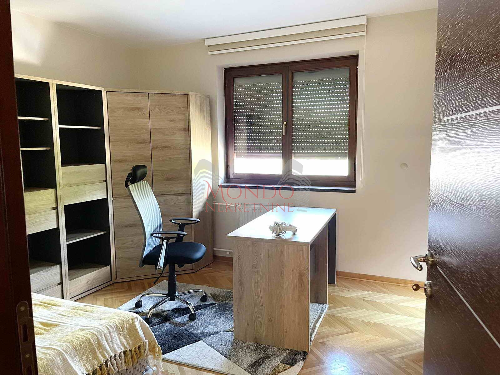 Trosoban stan na bulevaru Nikole Tesle, ch, parking, Niš