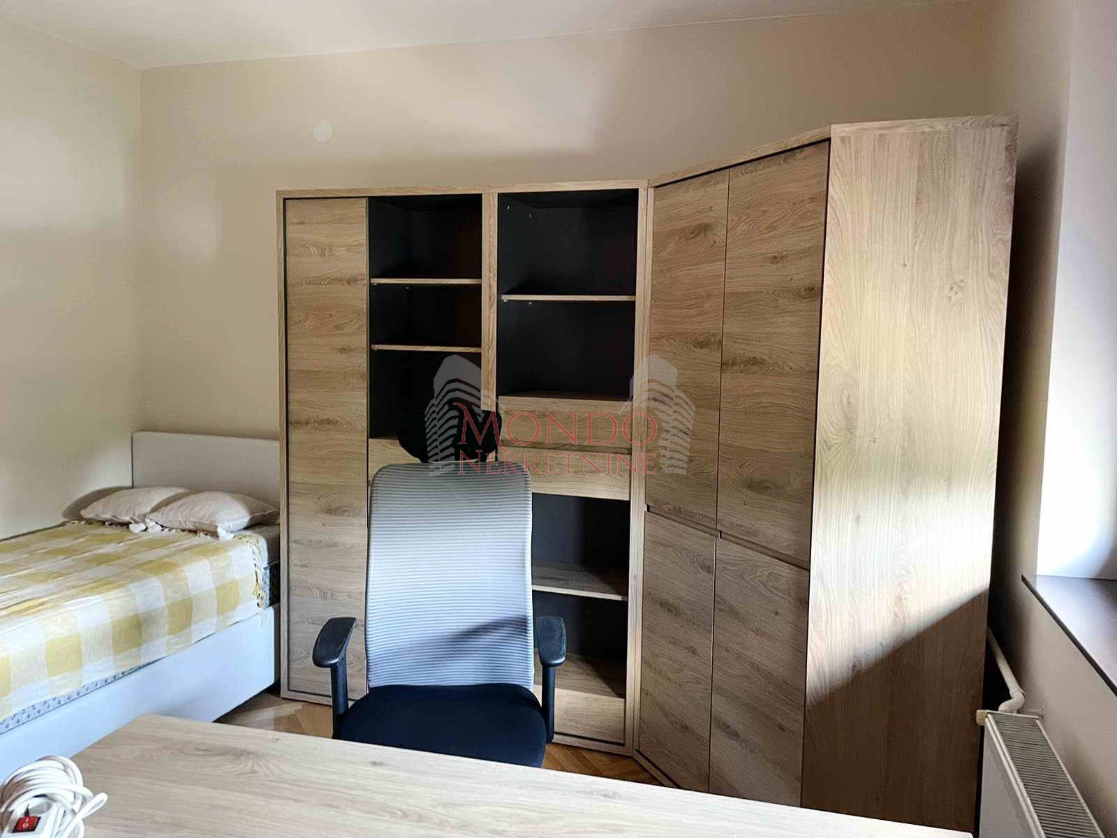 Trosoban stan na bulevaru Nikole Tesle, ch, parking, Niš