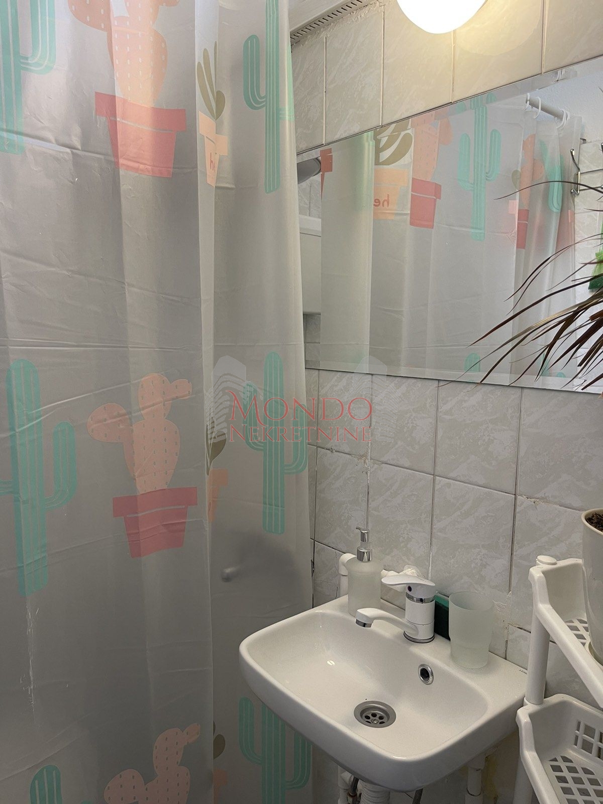 Jednoiposoban stan u kuci sa posebnim ulazom, Kula, Negotinska