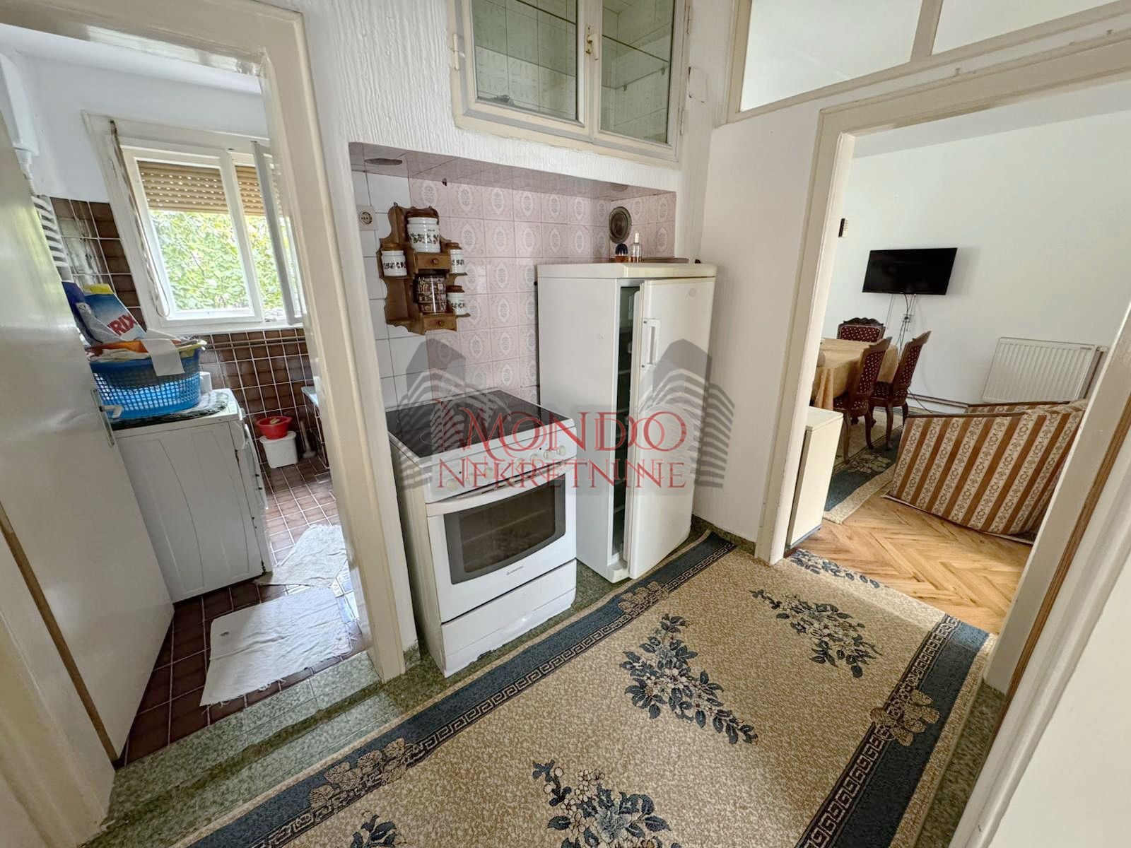 Dvoipsooban stan u kuci iza tri solitera u Durlanu