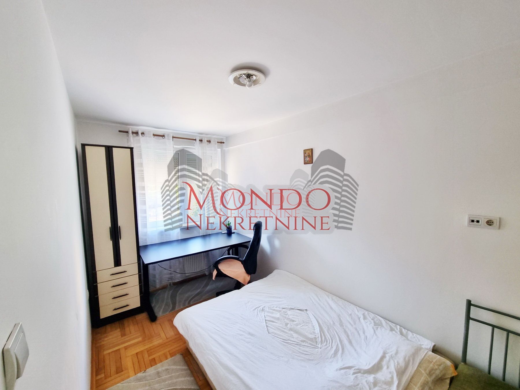 Izdaje se jednoiposoban stan preko puta parka Cair