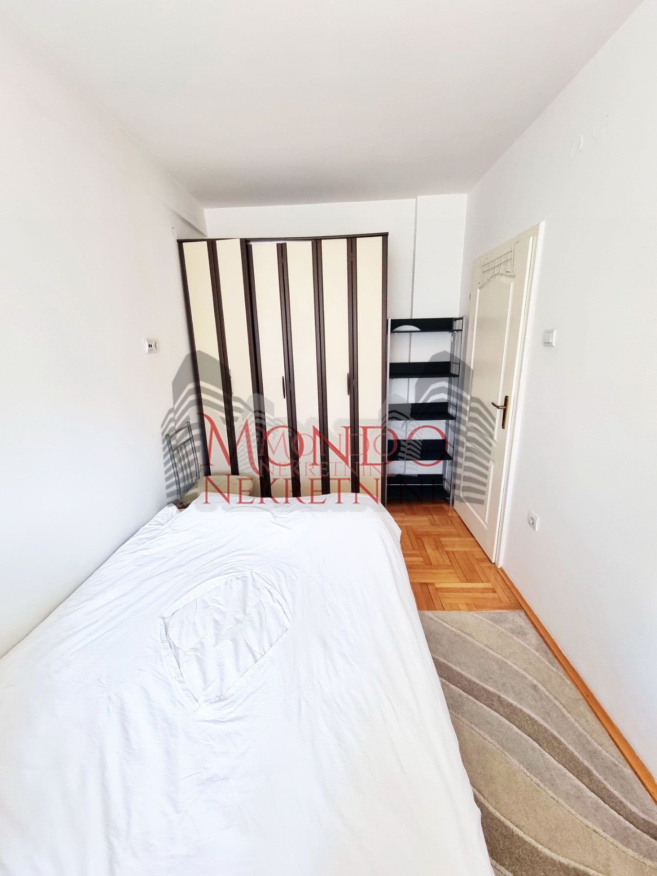 Izdaje se jednoiposoban stan preko puta parka Cair