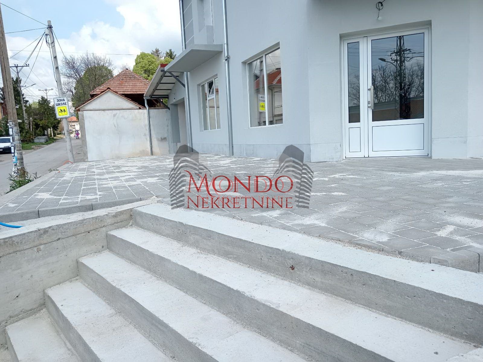 Lokal u Donjem Matejevcu na glavnoj ulici