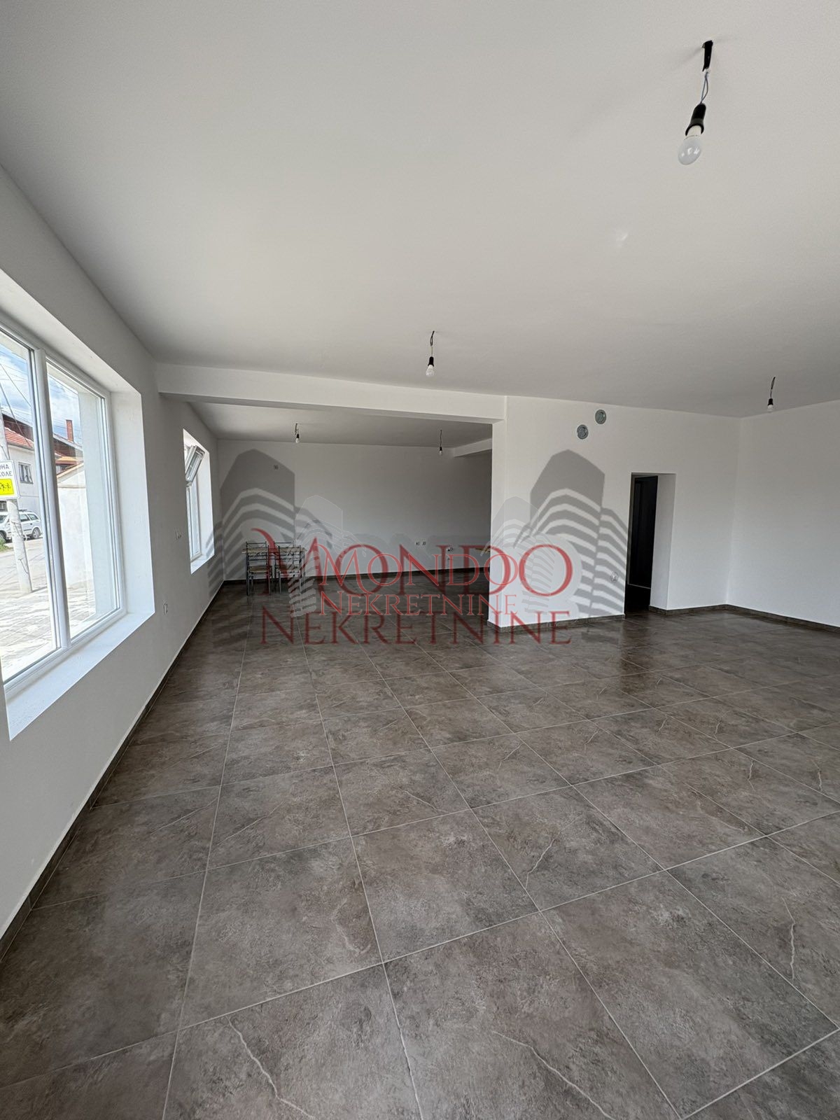 Lokal u Donjem Matejevcu na glavnoj ulici