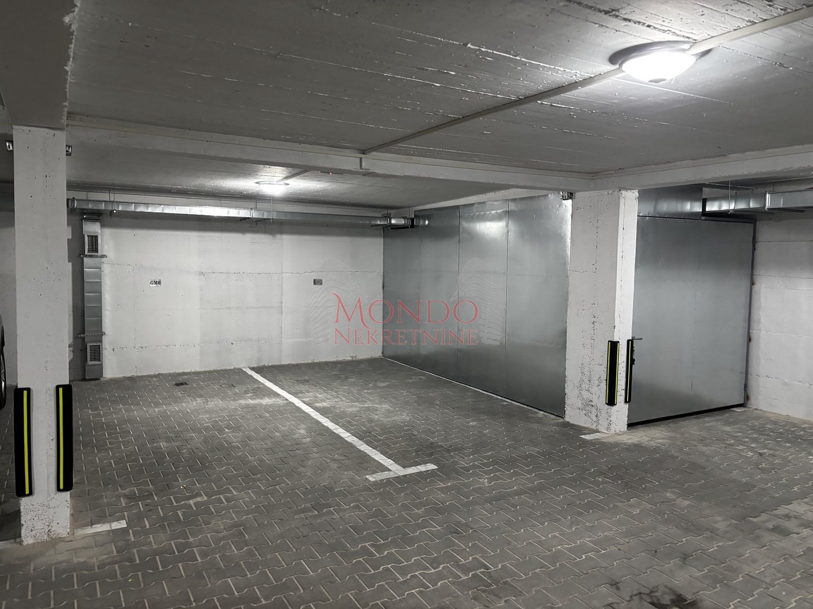 Parking mesto u podzemnoj garazi u novoj zgradi kod Caira