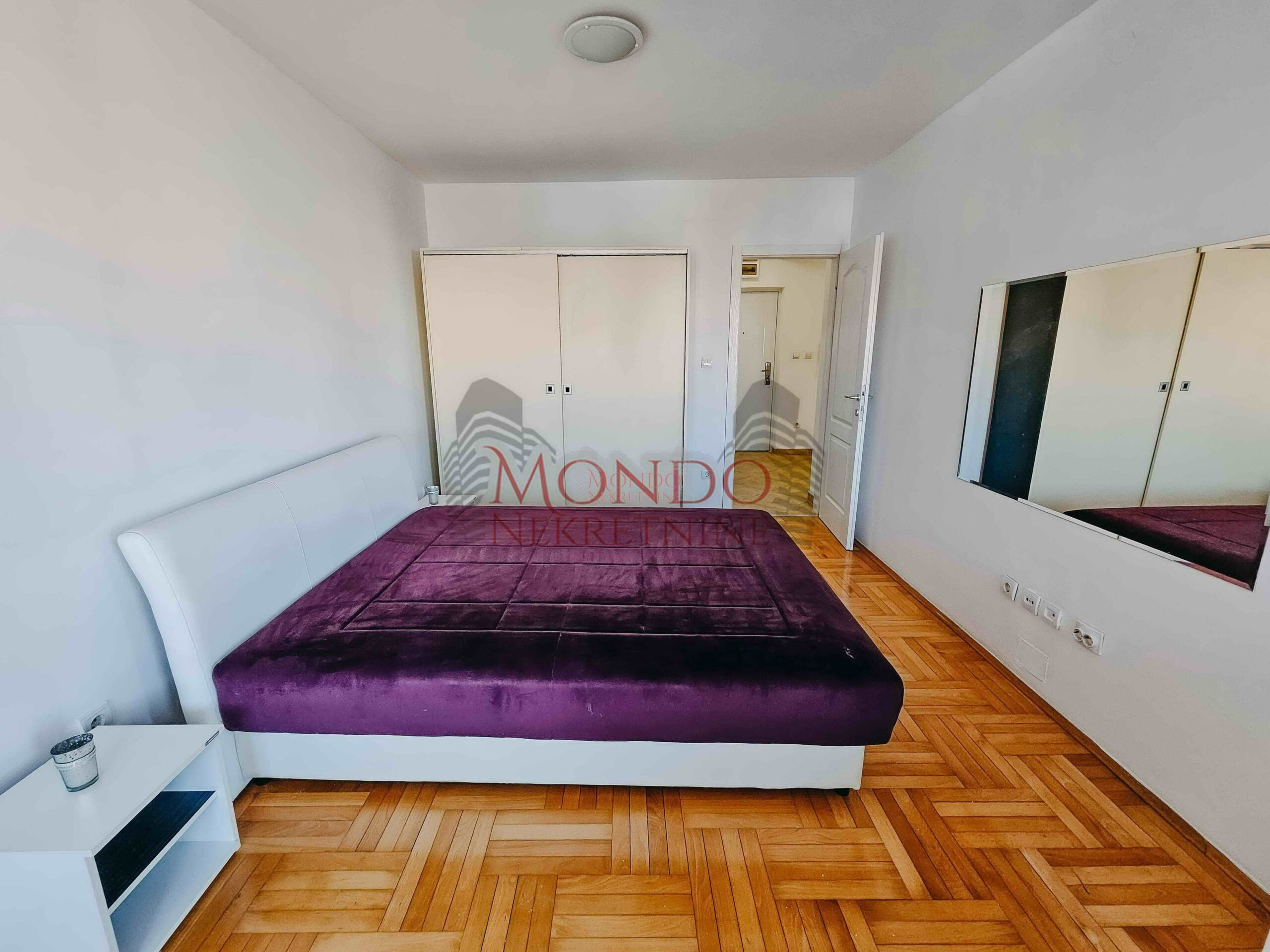 Dvoiposoban stan u novoj zgradi na Crvenom pevcu