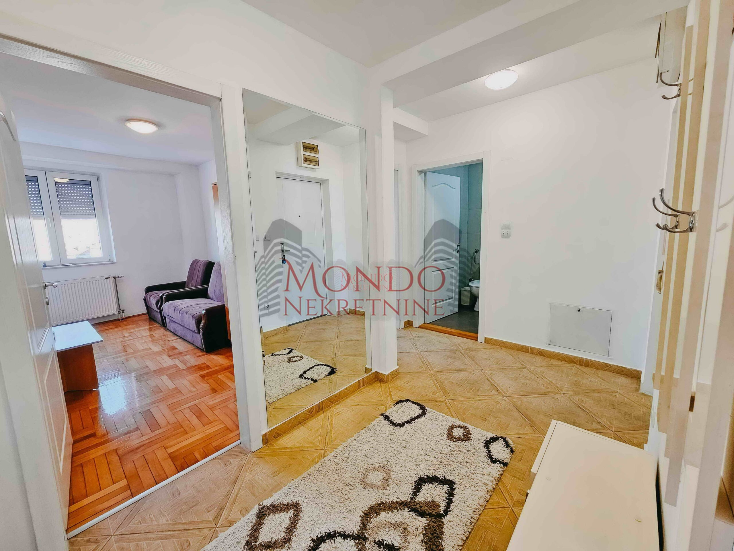 Dvoiposoban stan u novoj zgradi na Crvenom pevcu