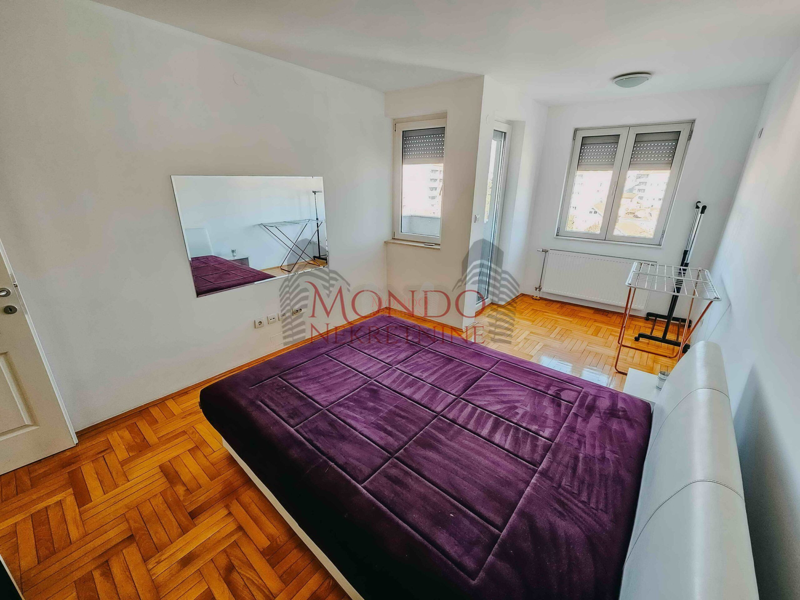 Dvoiposoban stan u novoj zgradi na Crvenom pevcu