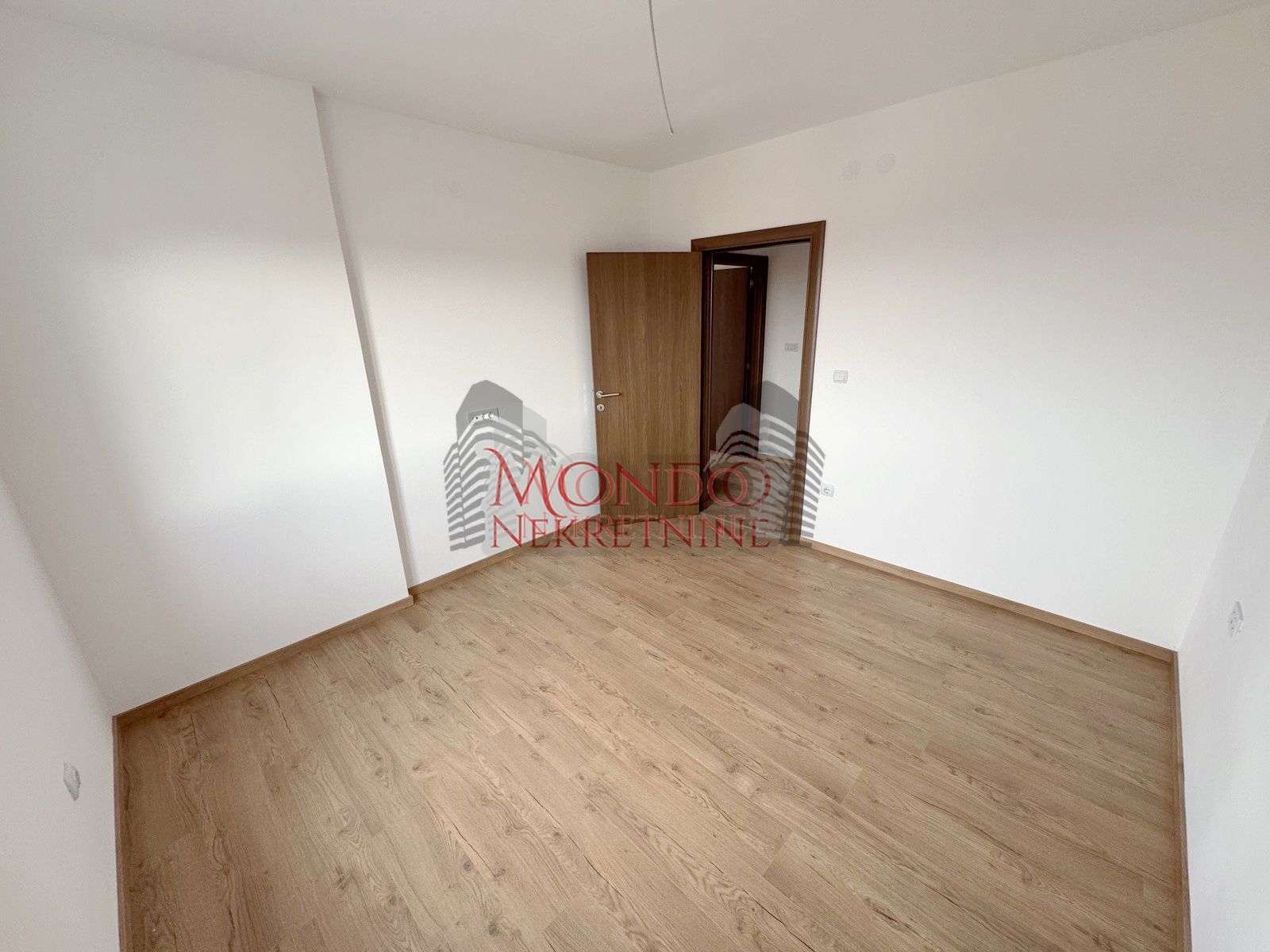 Nov dvoiposoban stan sa parking mestom na Bubnju, novogradnja