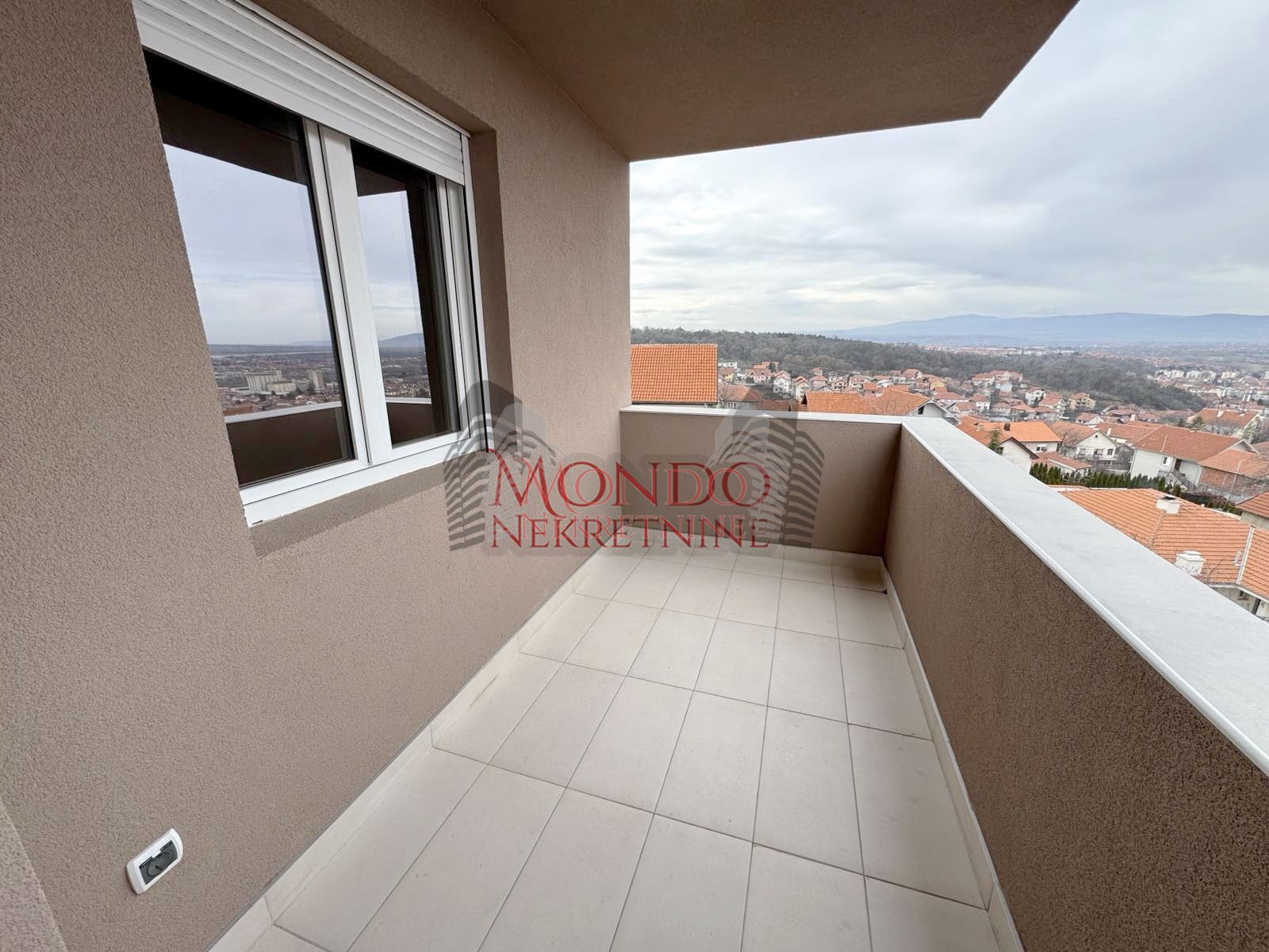 Nov dvoiposoban stan sa parking mestom na Bubnju, novogradnja