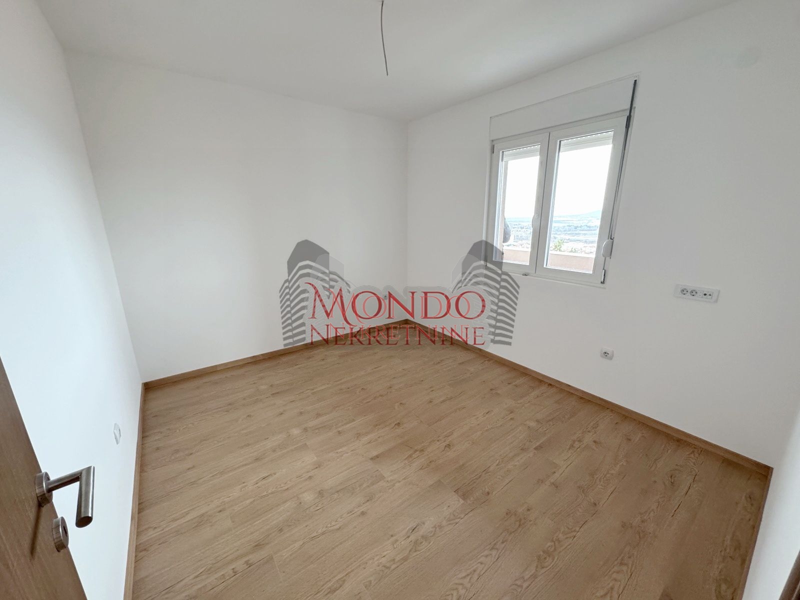 Nov dvoiposoban stan sa parking mestom na Bubnju, novogradnja