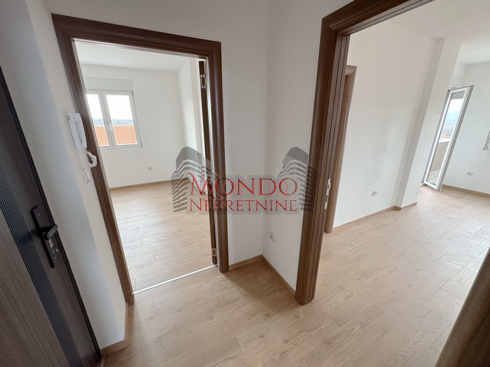 Nov dvoiposoban stan sa parking mestom na Bubnju, novogradnja