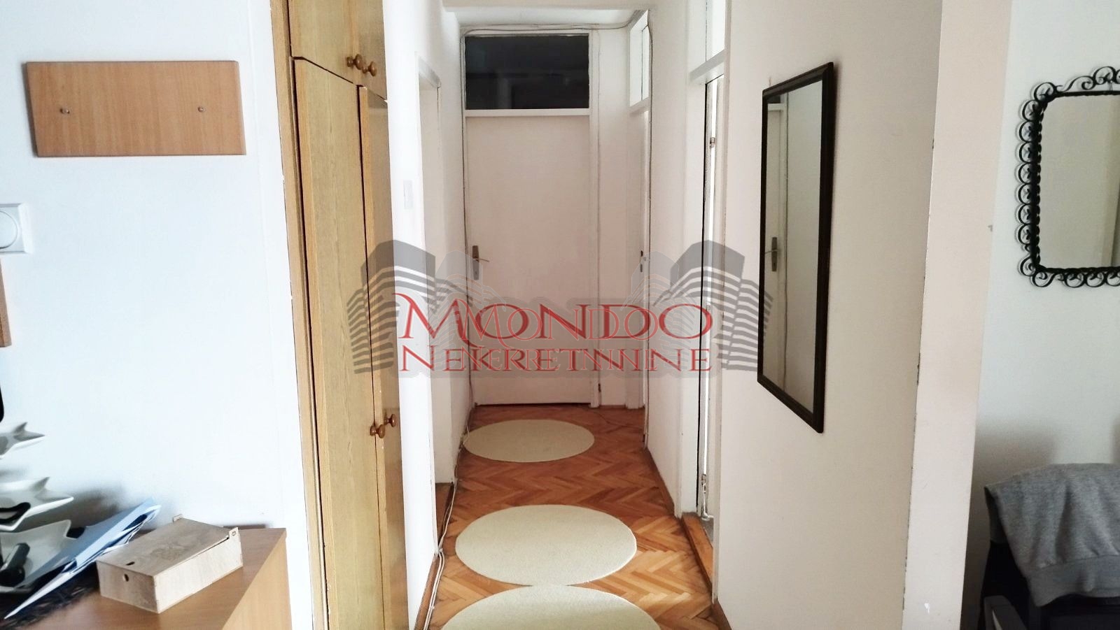 Prodaje se četvorosoban vojni stan na Trošarini