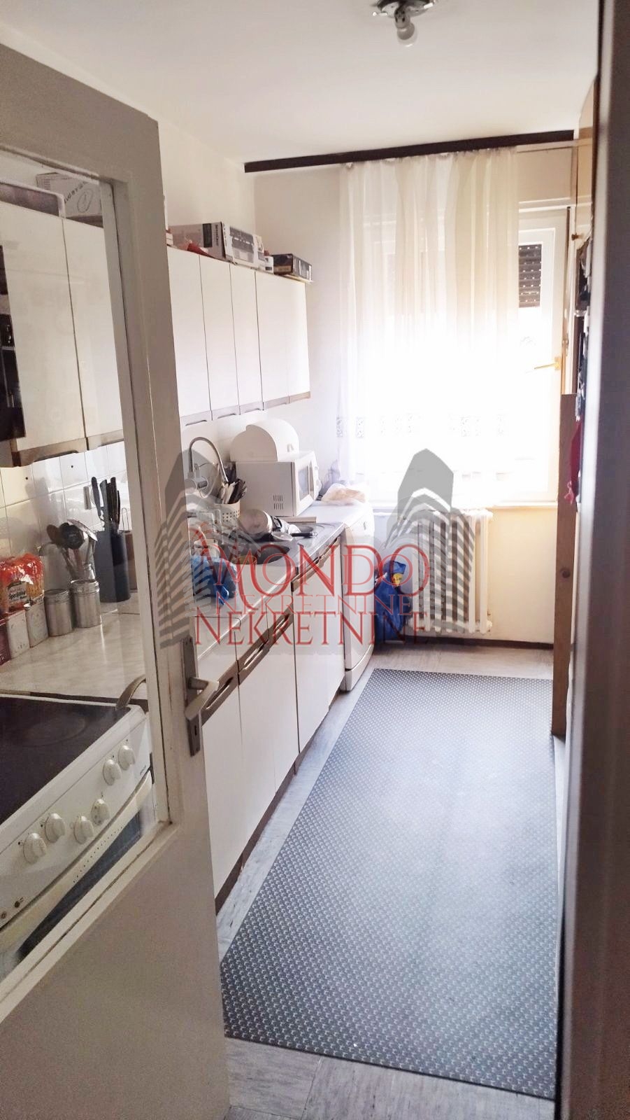 Prodaje se četvorosoban vojni stan na Trošarini