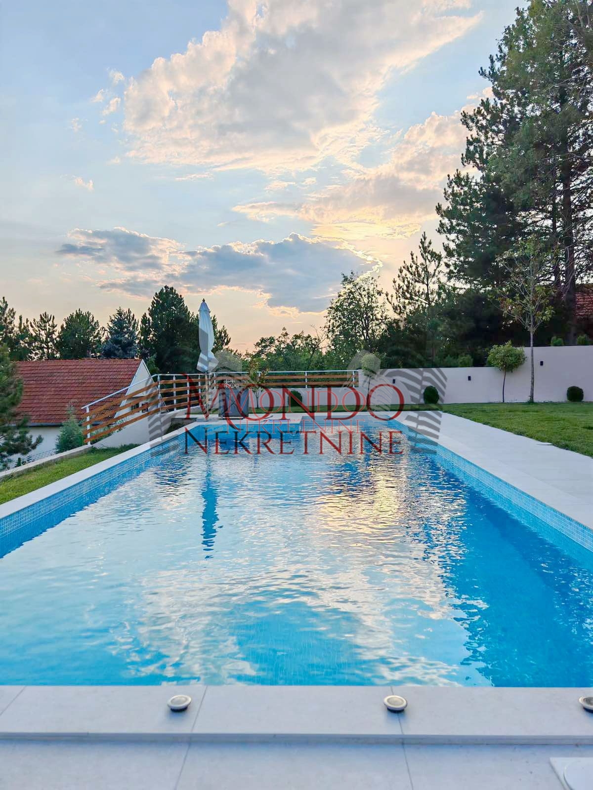 Nova kuca sa bazenom, naselje put za Donje Vlase