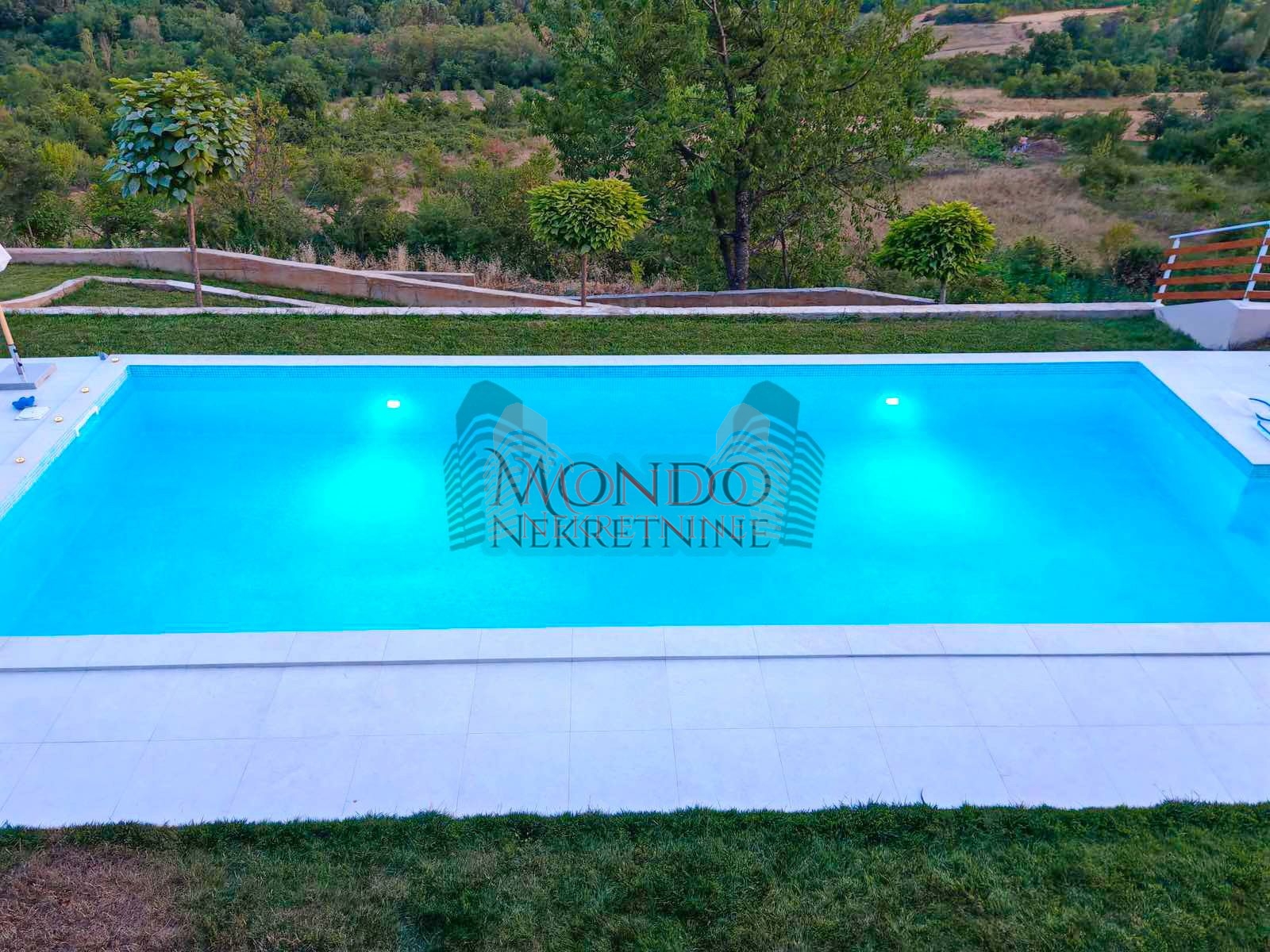 Nova kuca sa bazenom, naselje put za Donje Vlase