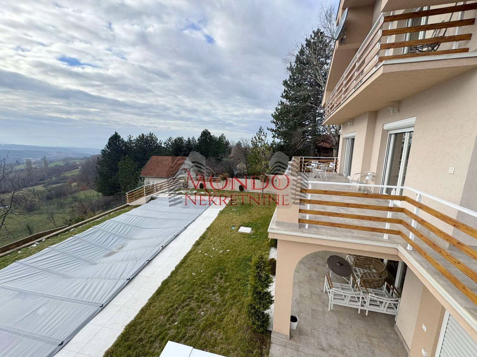 Nova kuca sa bazenom, naselje put za Donje Vlase