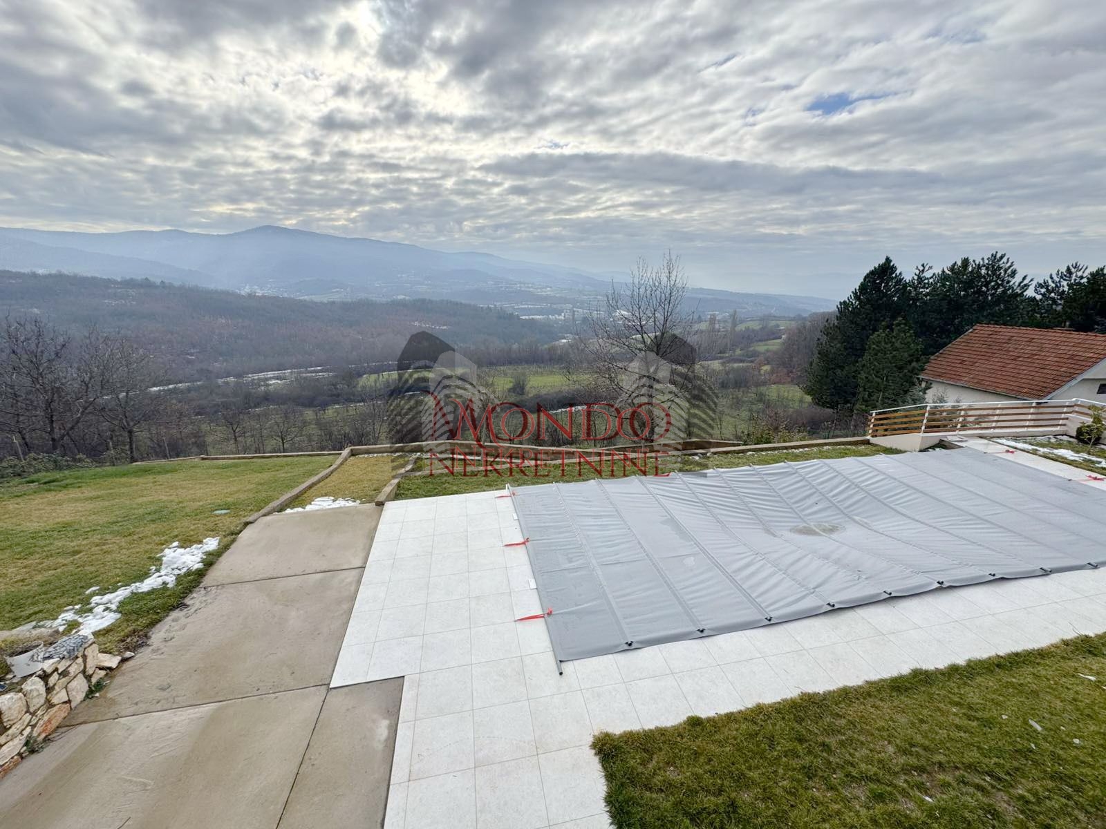 Nova kuca sa bazenom, naselje put za Donje Vlase