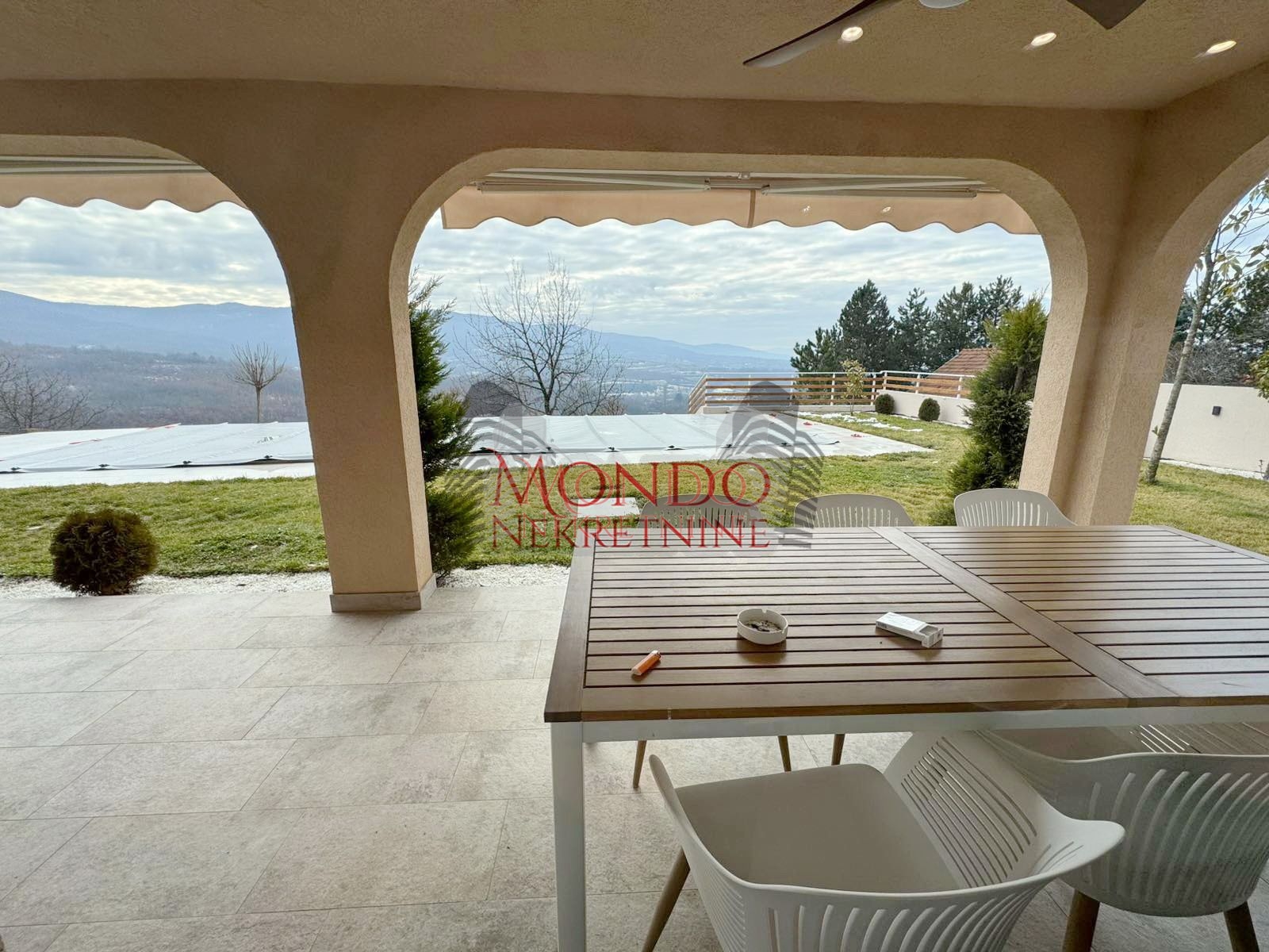 Nova kuca sa bazenom, naselje put za Donje Vlase