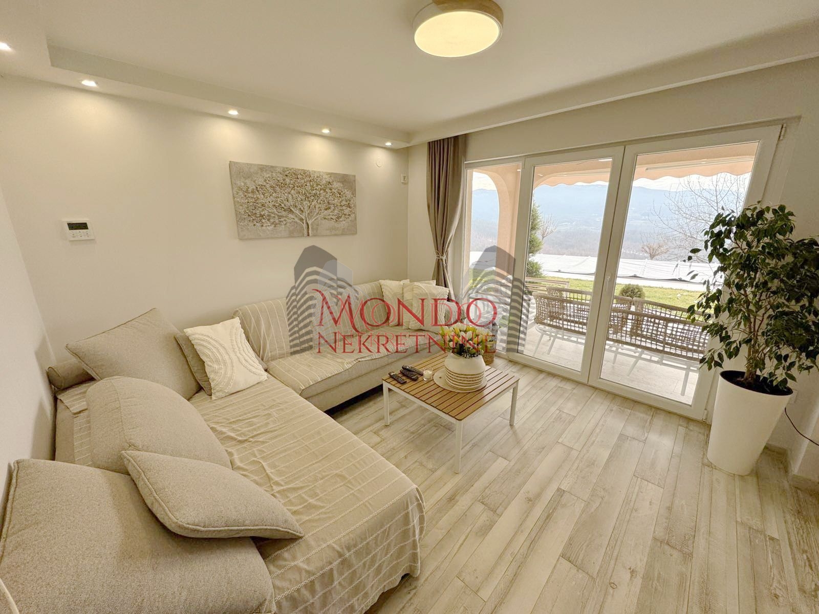 Nova kuca sa bazenom, naselje put za Donje Vlase