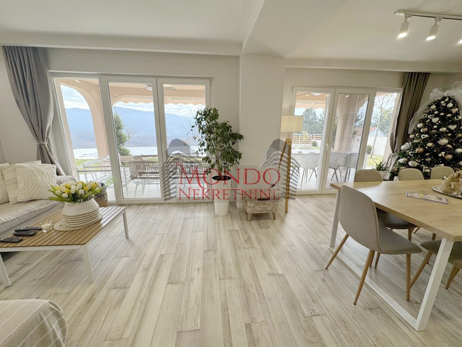 Nova kuca sa bazenom, naselje put za Donje Vlase