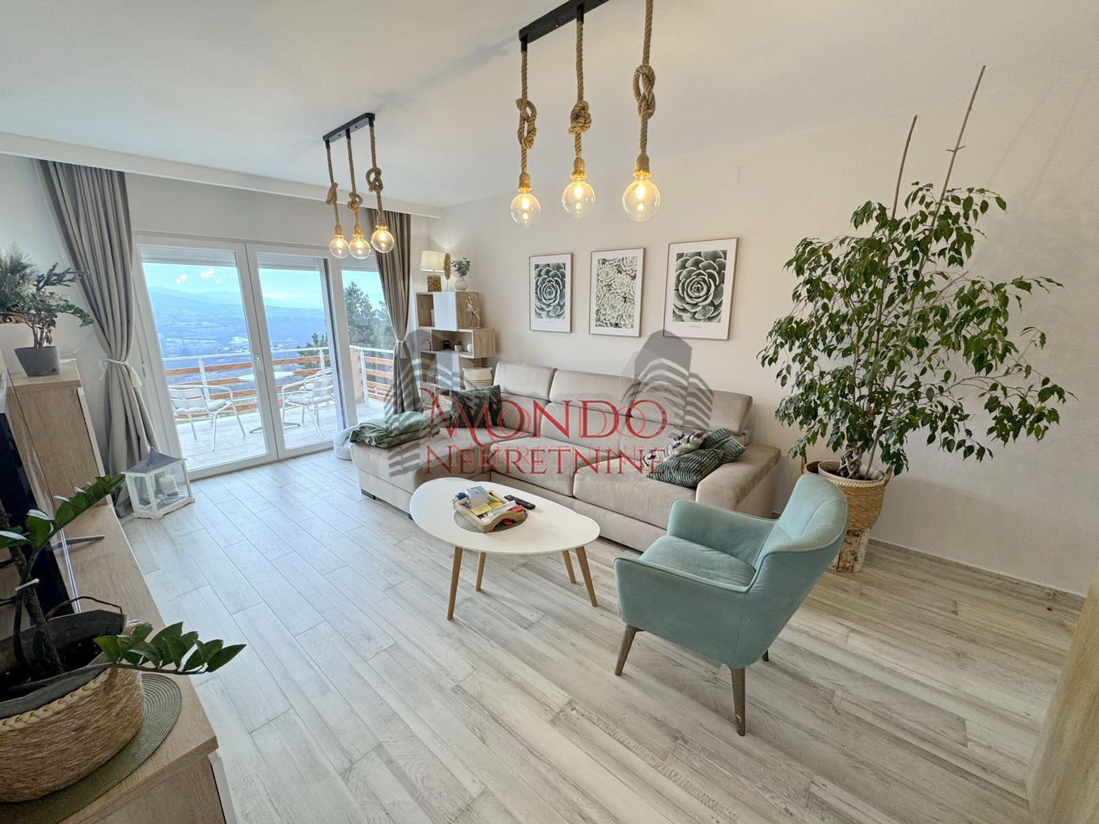 Nova kuca sa bazenom, naselje put za Donje Vlase