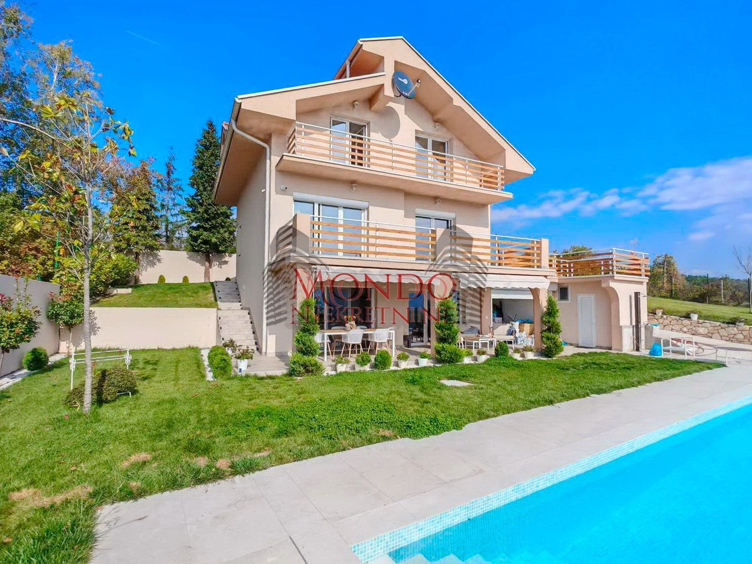 Nova kuca sa bazenom, naselje put za Donje Vlase