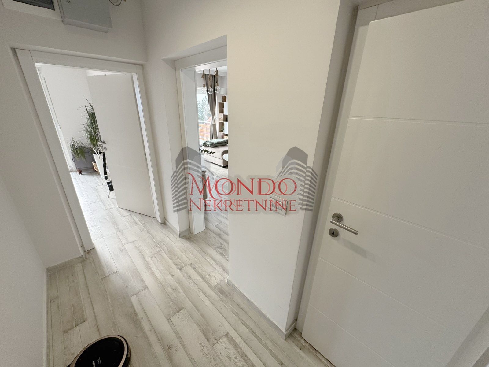 Nova kuca sa bazenom, naselje put za Donje Vlase