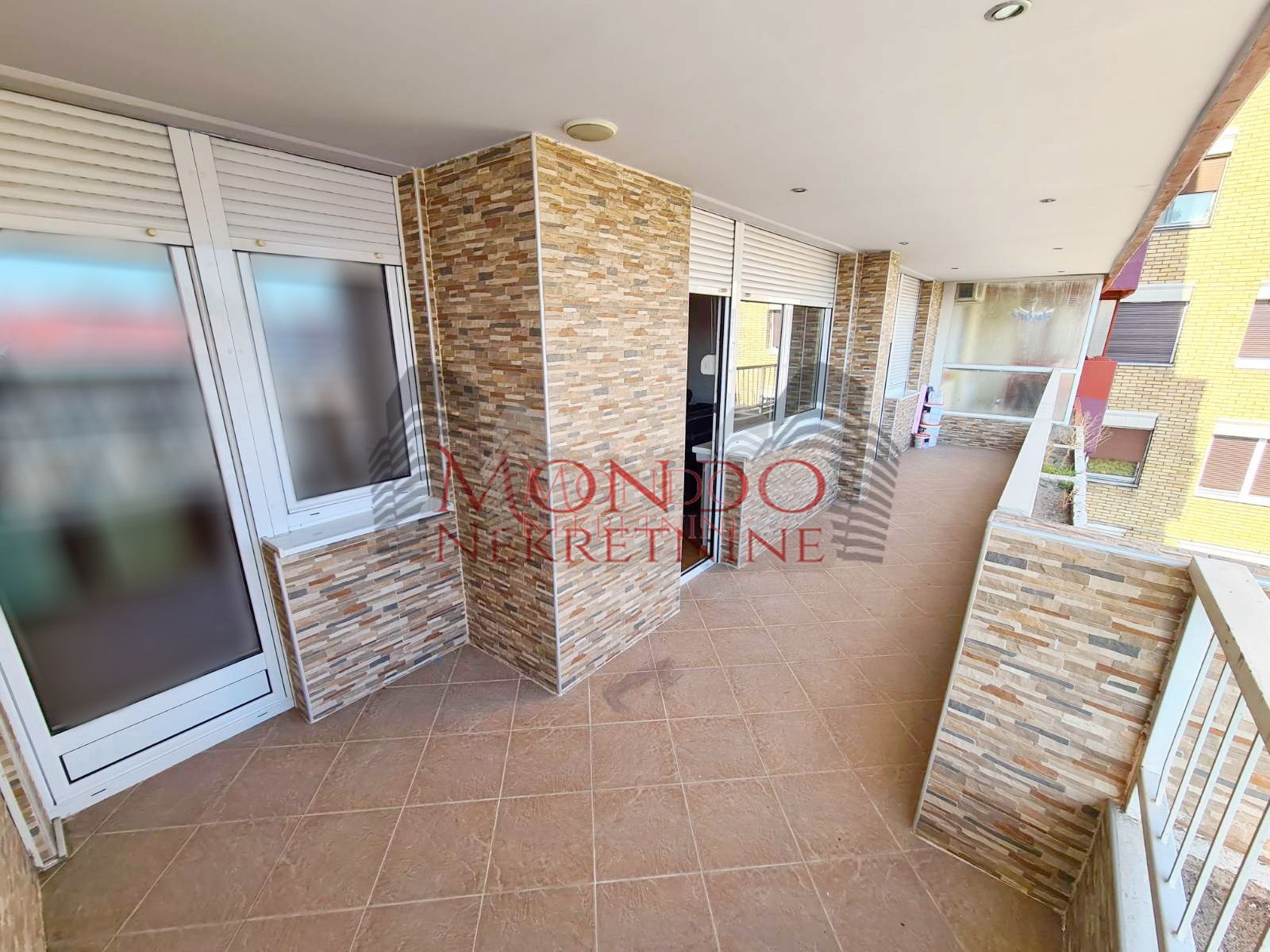 Cetvorosoban stan preko puta Pravnog i Ekonomskog fakulteta