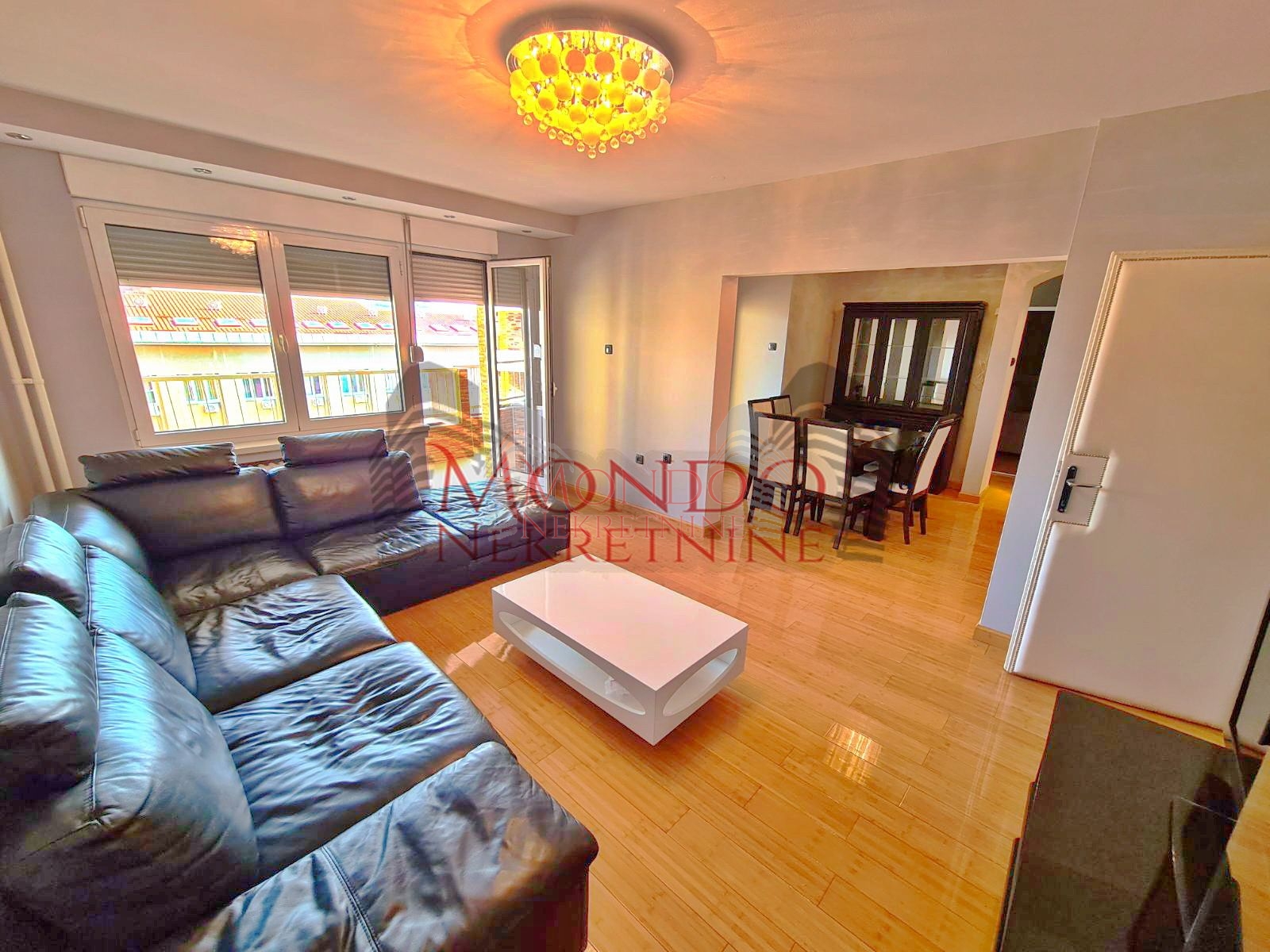 Cetvorosoban stan preko puta Pravnog i Ekonomskog fakulteta