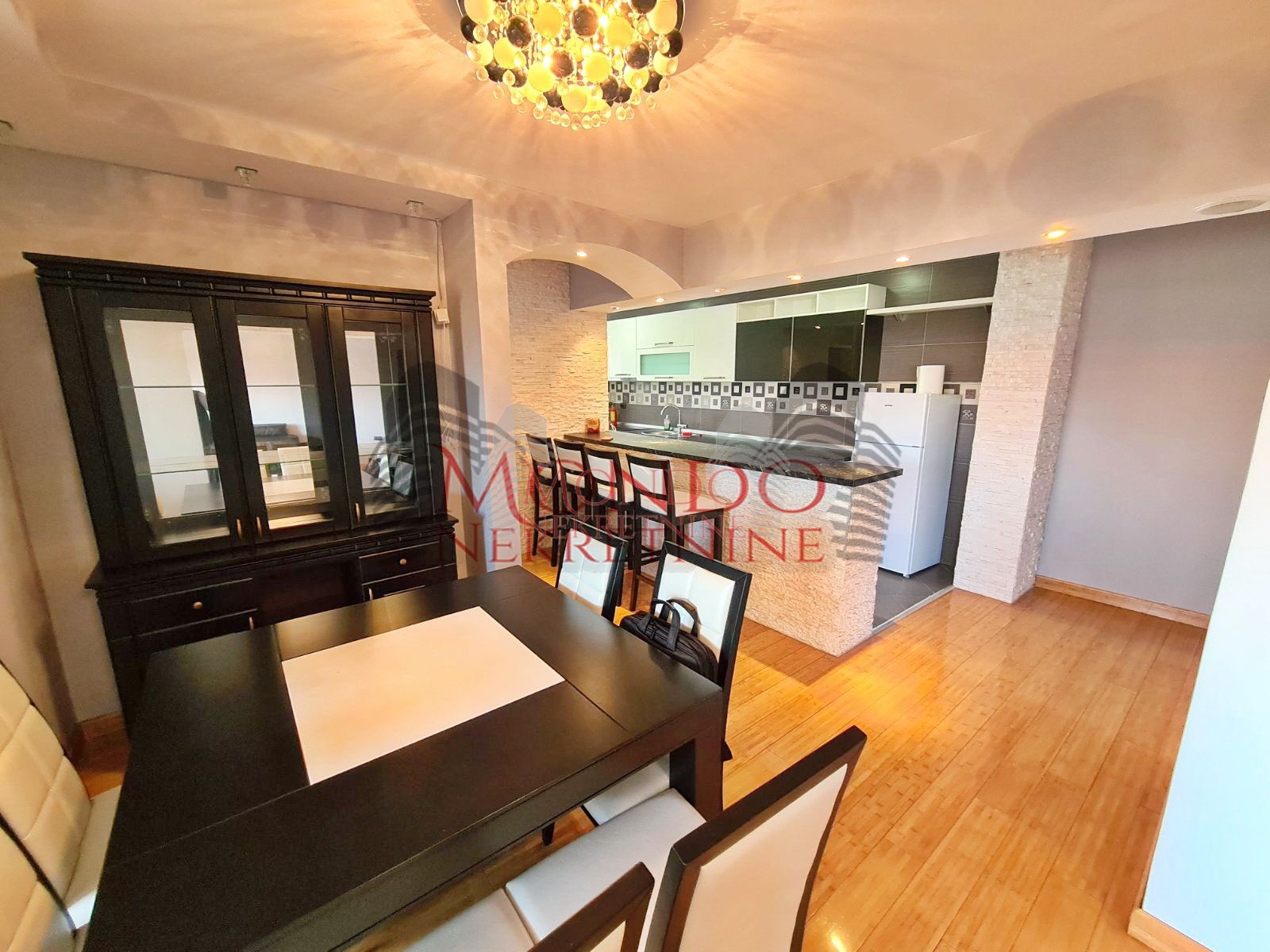 Cetvorosoban stan preko puta Pravnog i Ekonomskog fakulteta