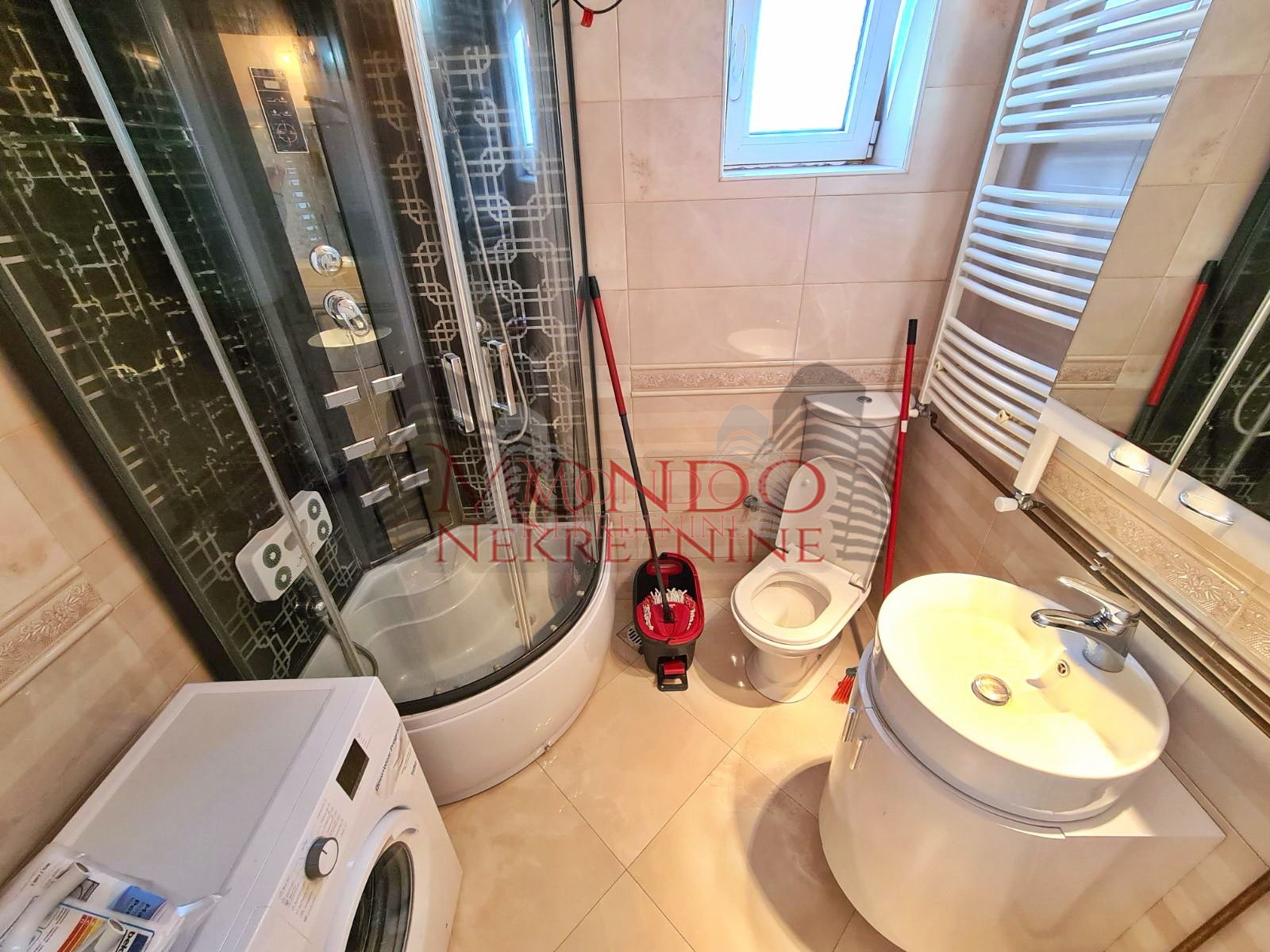 Cetvorosoban stan preko puta Pravnog i Ekonomskog fakulteta