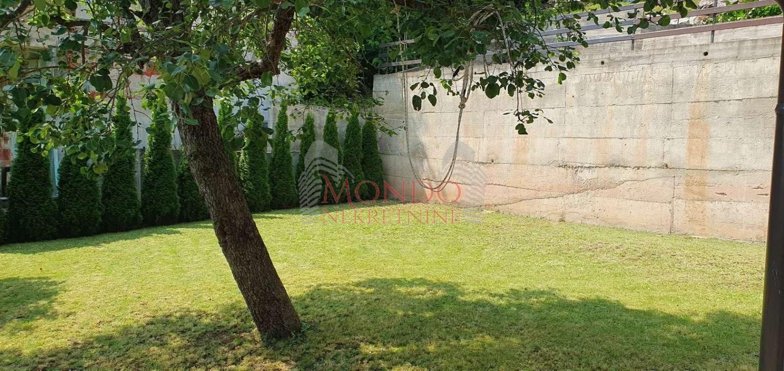 Na prodaju vikendica u vikend naselju Sicevo sa pogledon na klisuru