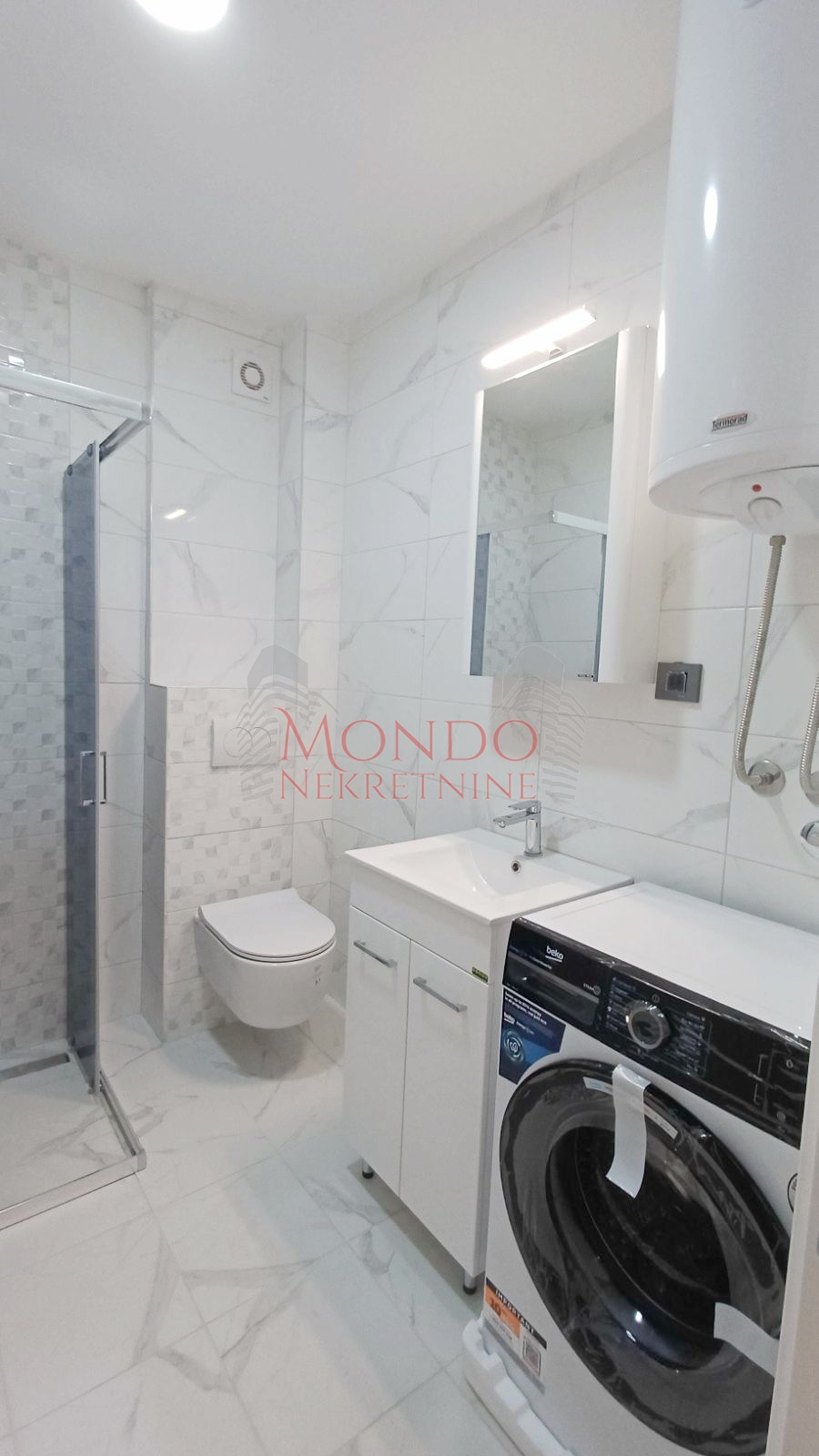 Jednoiposban stan u novoj zgradi preko puta parka Cair, garaza