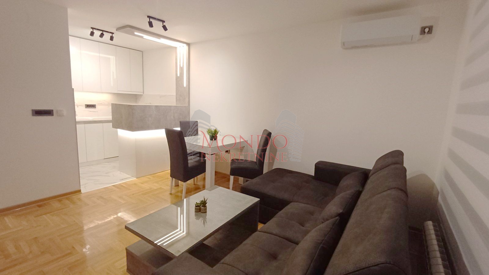 Jednoiposban stan u novoj zgradi preko puta parka Cair, garaza