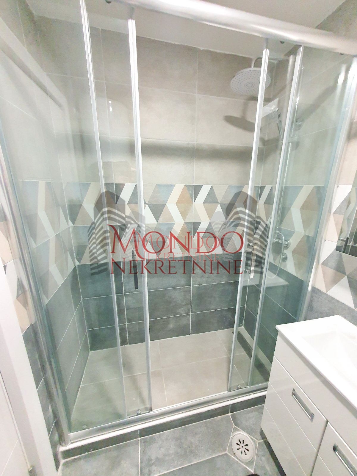 Jednoiposoban stan kod Čaira u  naselju “Vagres City”.