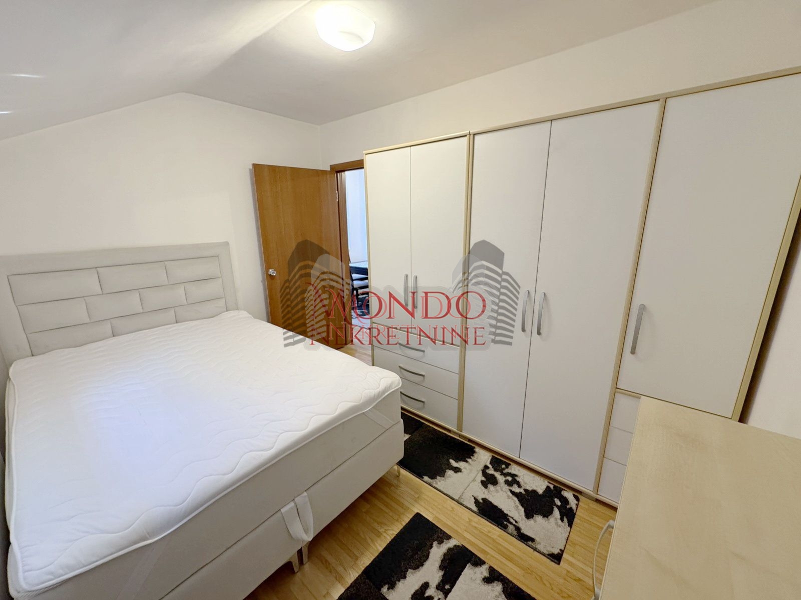 Jednoiposoban stan u novoj zgradi kod Sv. Nikolske crkve