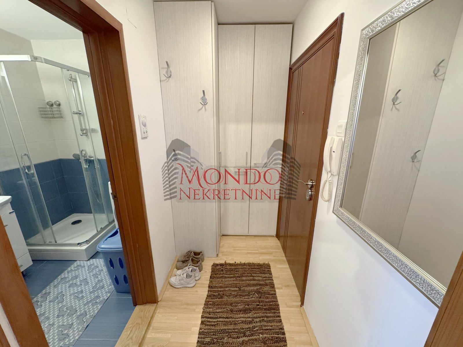 Jednoiposoban stan u novoj zgradi kod Sv. Nikolske crkve