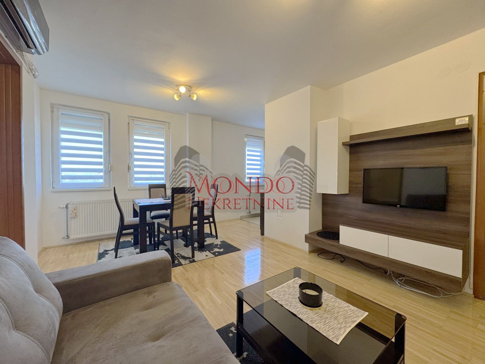 Jednoiposoban stan u novoj zgradi kod Sv. Nikolske crkve