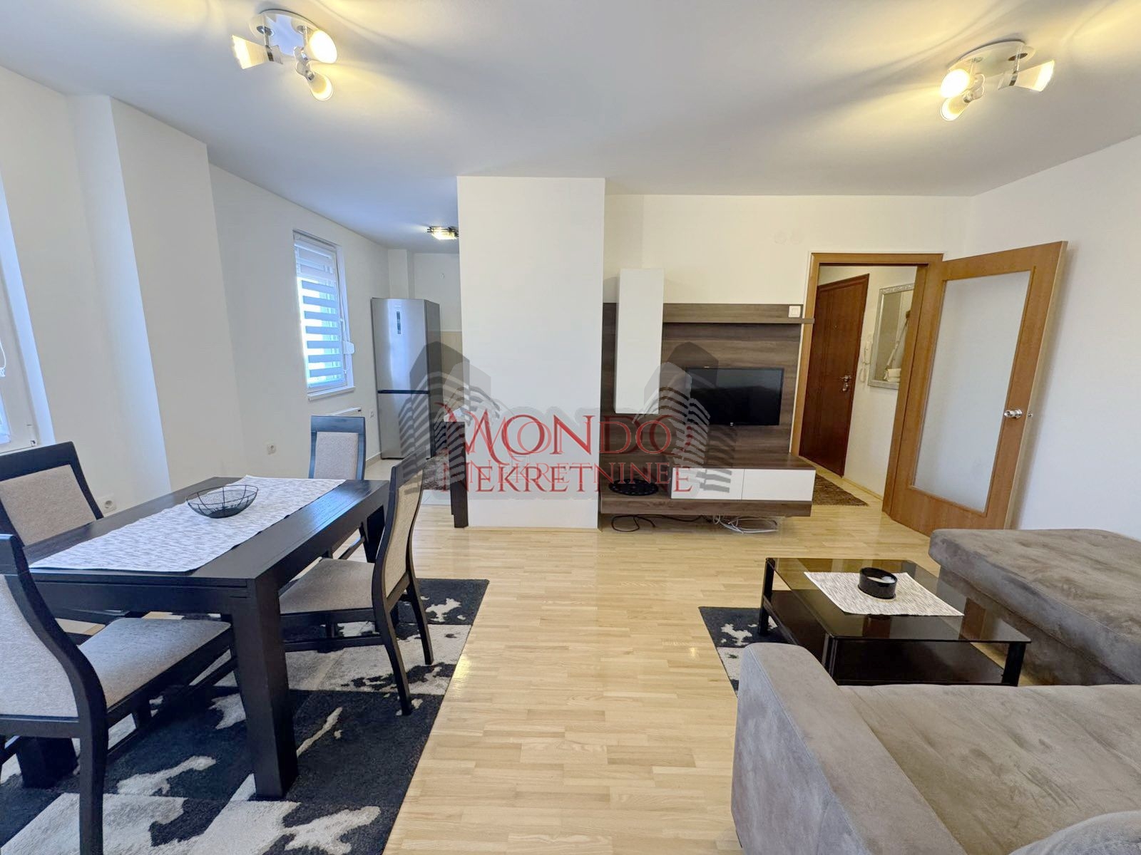 Jednoiposoban stan u novoj zgradi kod Sv. Nikolske crkve