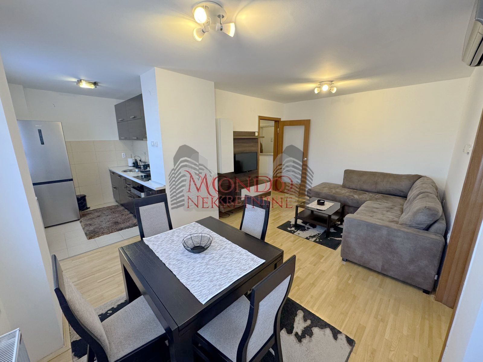 Jednoiposoban stan u novoj zgradi kod Sv. Nikolske crkve