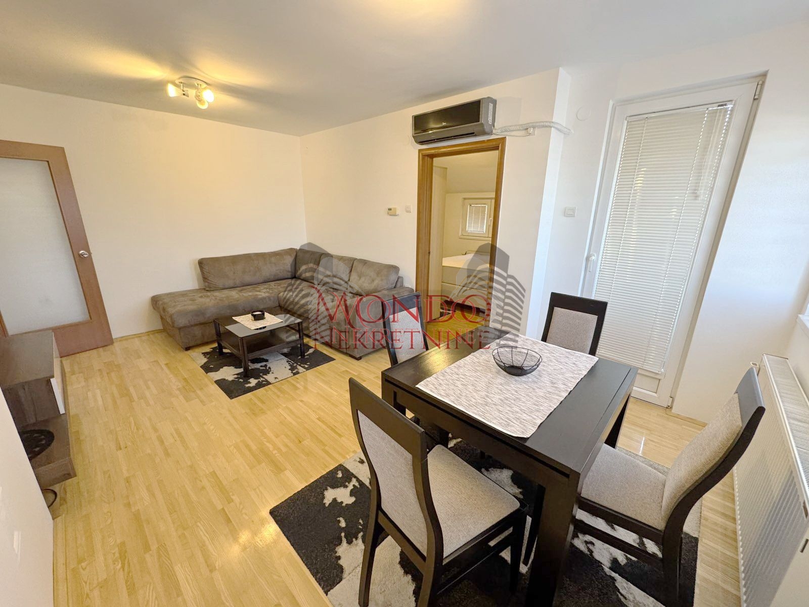 Jednoiposoban stan u novoj zgradi kod Sv. Nikolske crkve