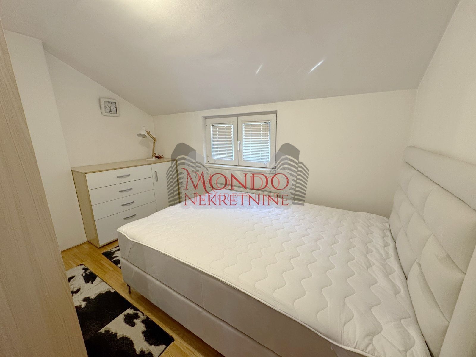 Jednoiposoban stan u novoj zgradi kod Sv. Nikolske crkve