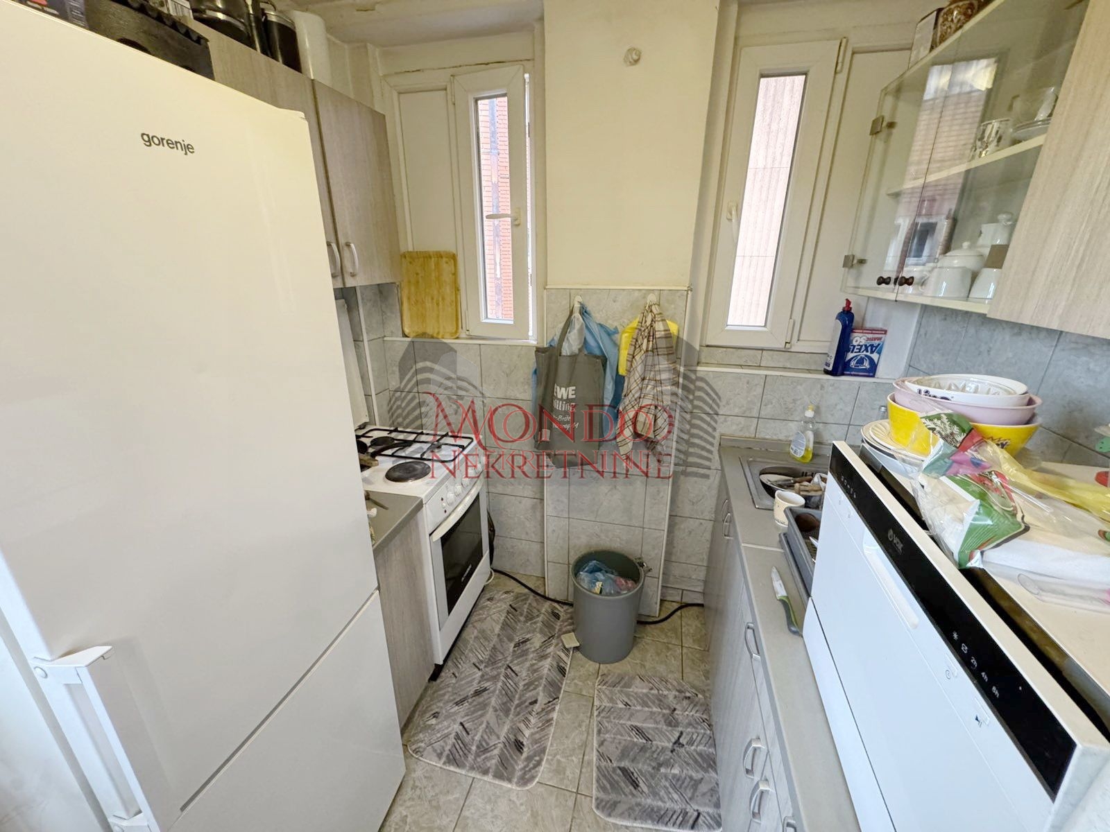 Dvoiposoban stan u blizini parka Cair i OS Ucitelj Tasa