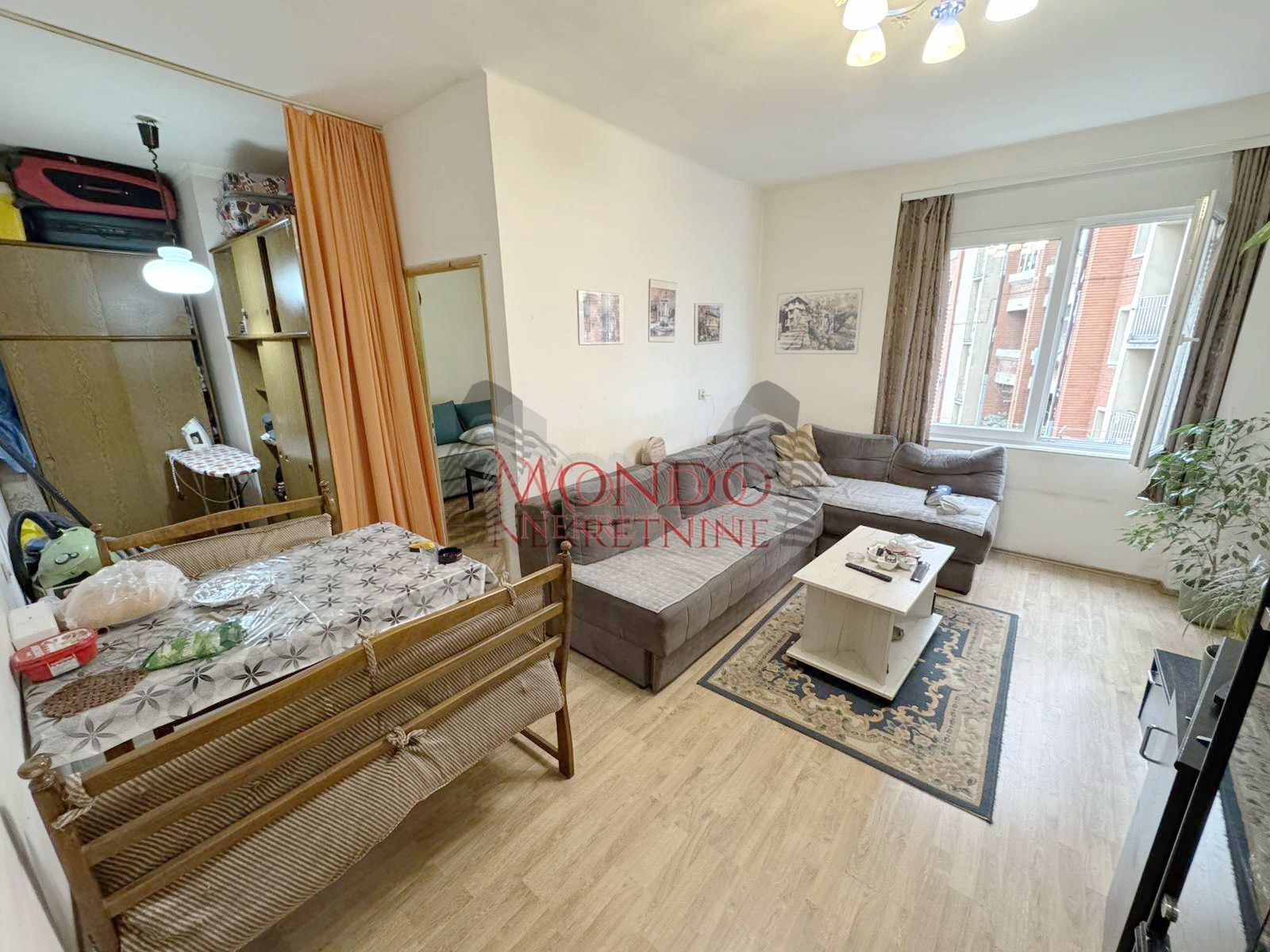 Dvoiposoban stan u blizini parka Cair i OS Ucitelj Tasa