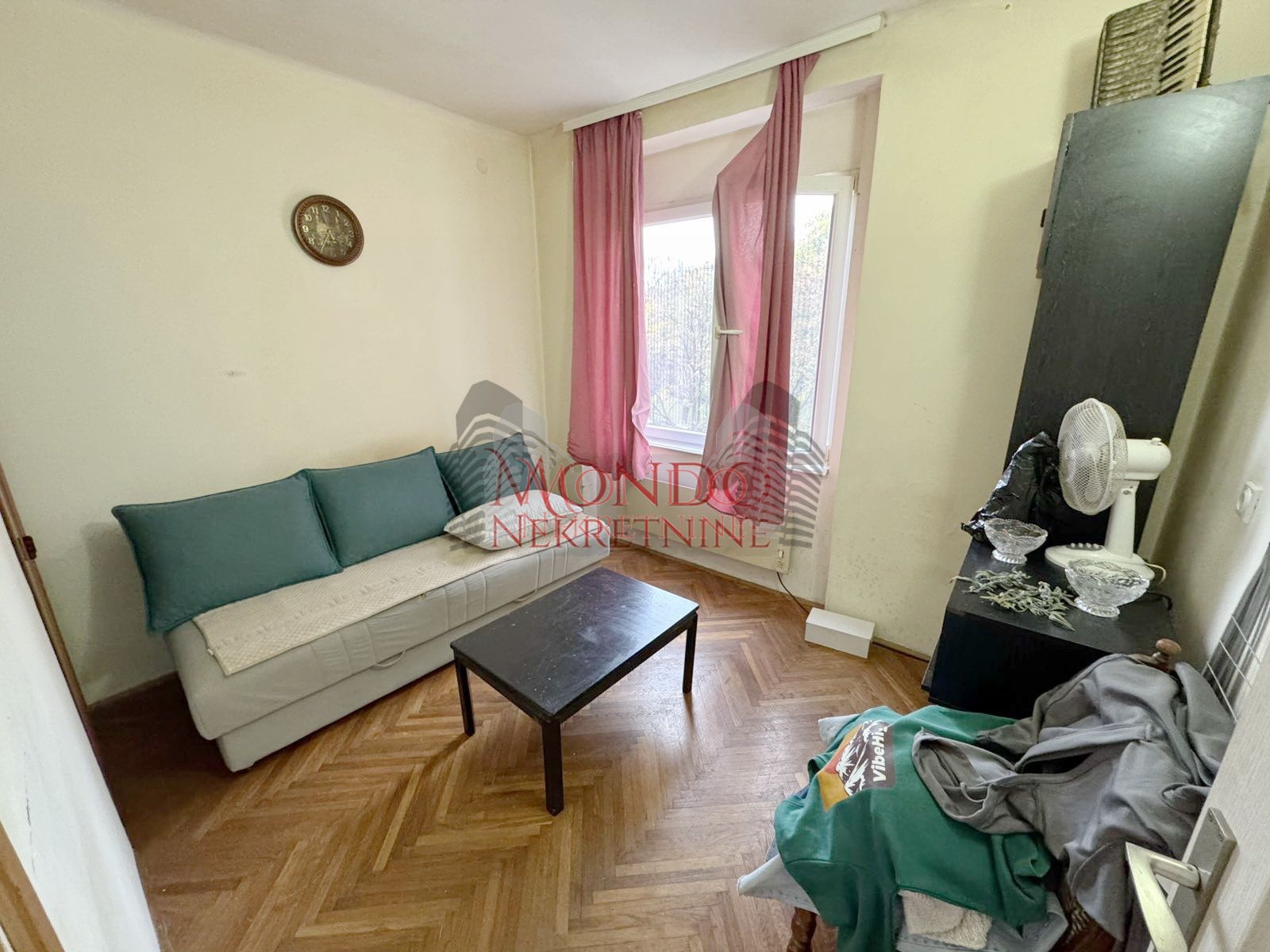 Dvoiposoban stan u blizini parka Cair i OS Ucitelj Tasa