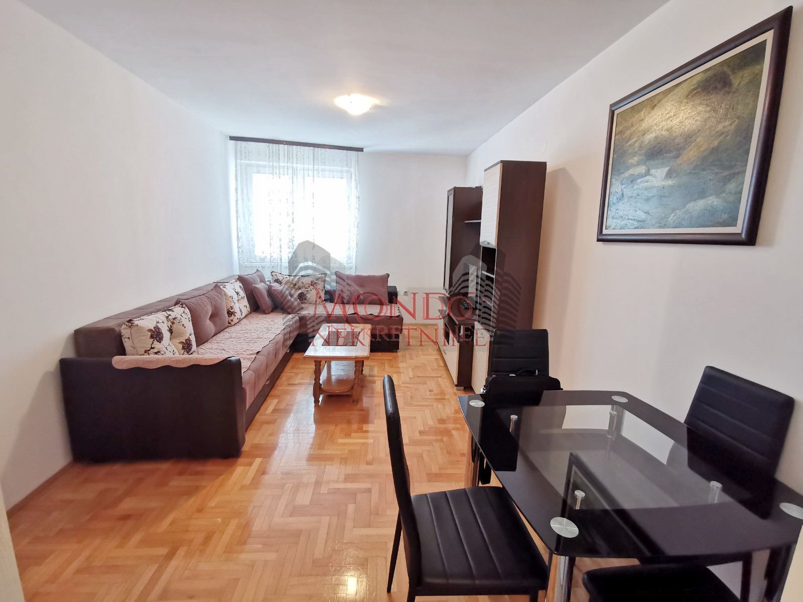 Izdaje se odlican jednoiposoban stan u Duvanistu kod Emmezete