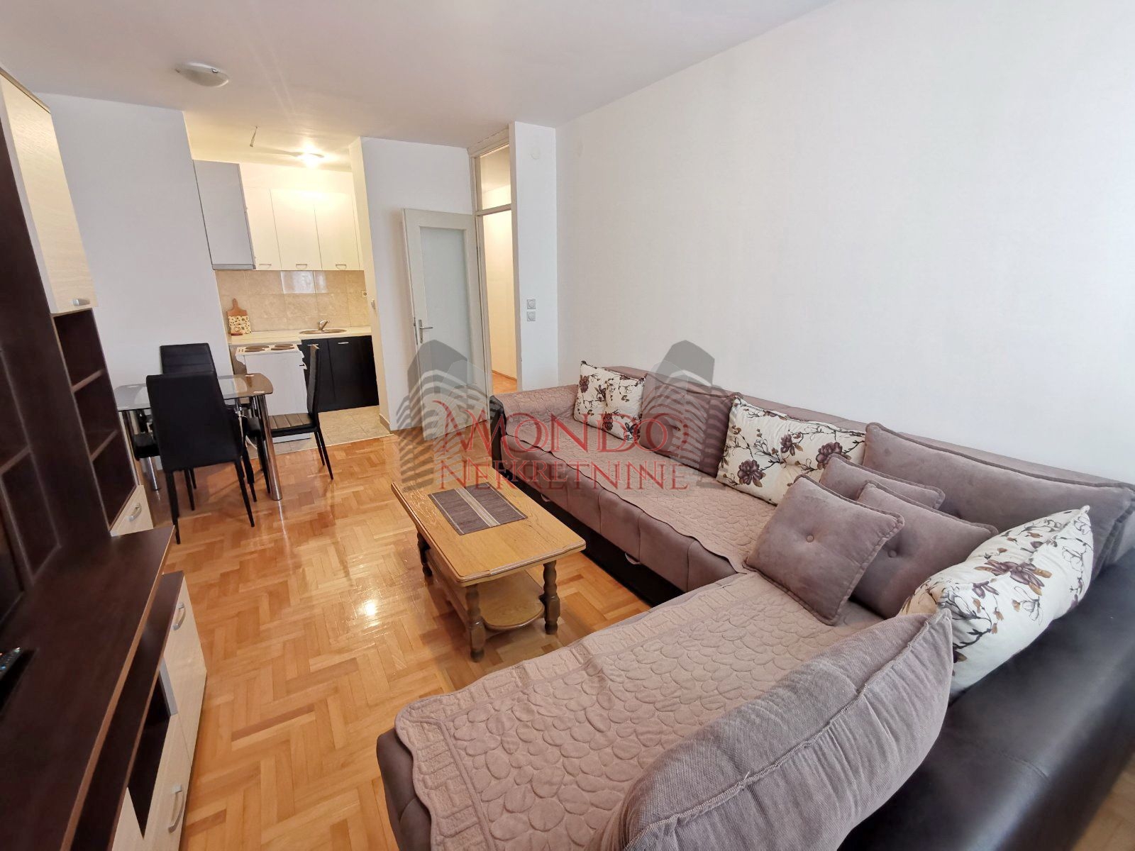 Izdaje se odlican jednoiposoban stan u Duvanistu kod Emmezete