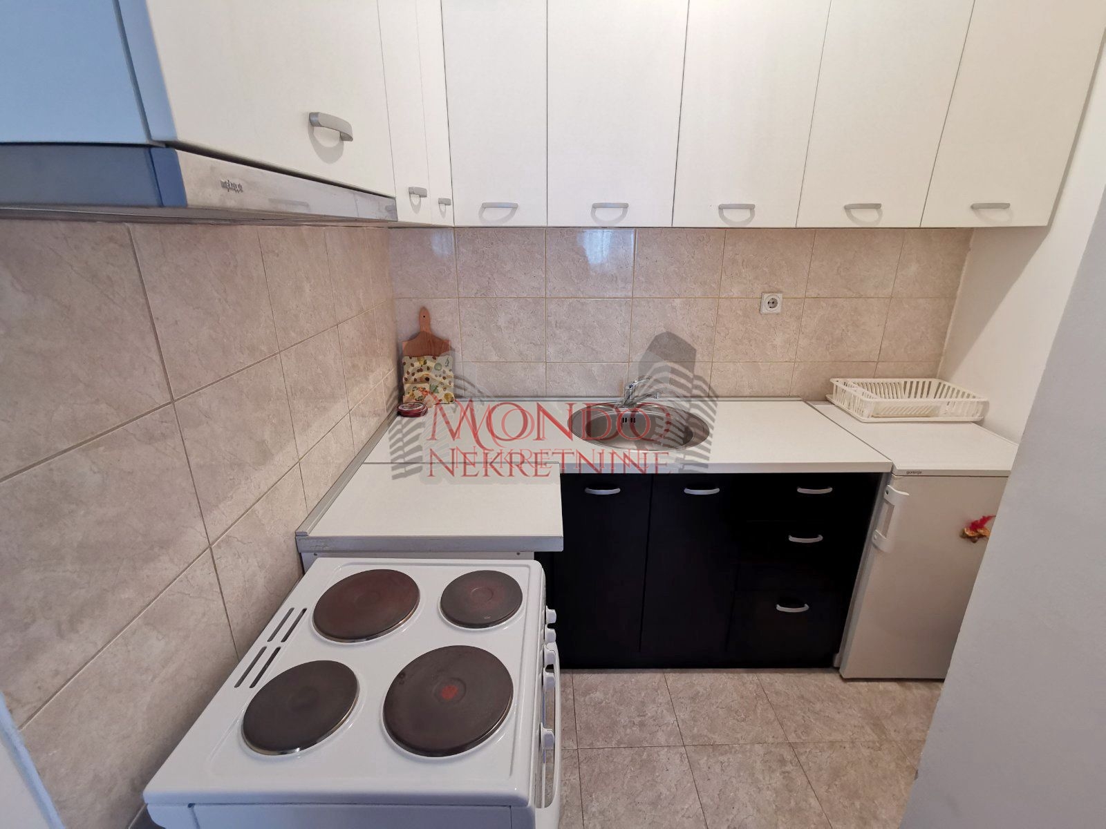 Izdaje se odlican jednoiposoban stan u Duvanistu kod Emmezete